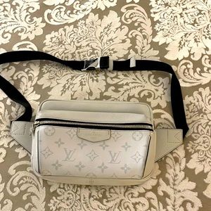 Louis Vuitton, Cross-body Men’s Purse, White